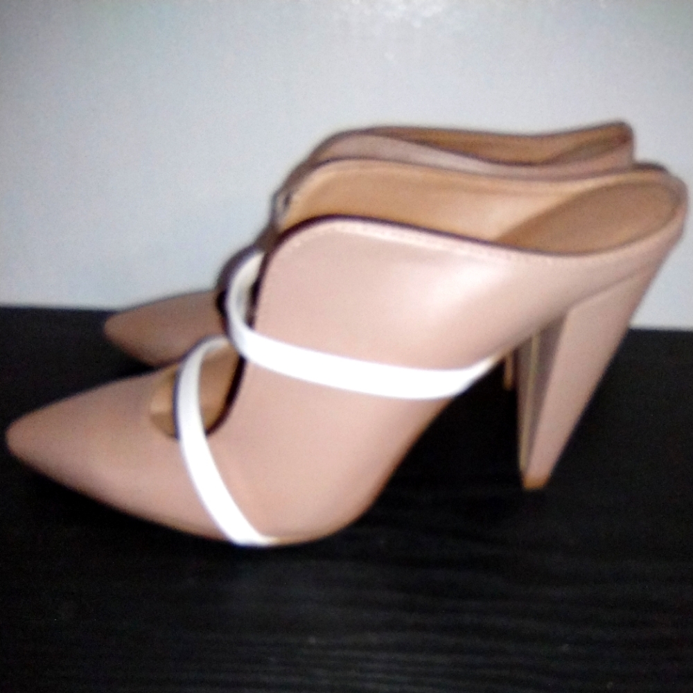 Chinese Laundry Shayla Pointed mule beige and white Size 9 fits like 8.5